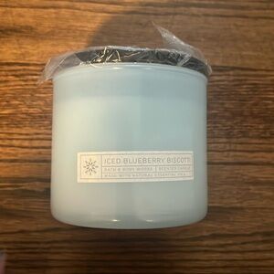 Bath & Body Works Iced Blueberry Biscotti Candle w/Glass Lid